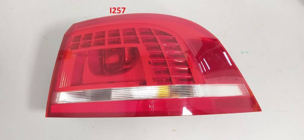 Ľavé zadné svetlo VW Volkswagen Passat B7 combi 3A