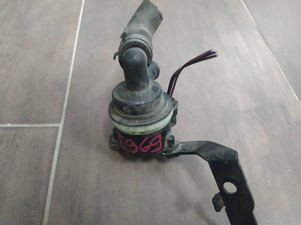 Pumpa vody VW GOLF VI 6 TOURAN AUDI A3 SEAT