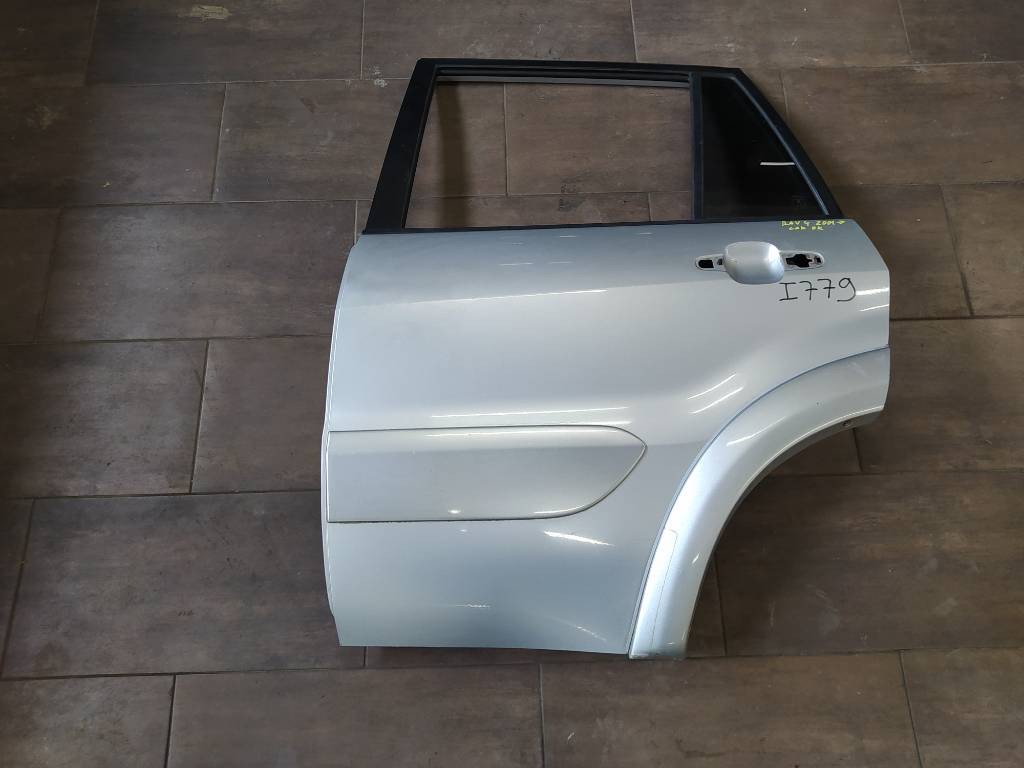 Ľavé zadné dvere Toyota RAV4 2001-