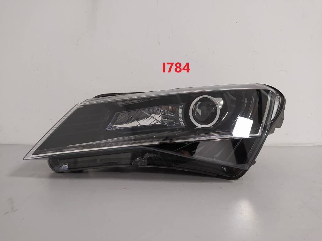 Ľavé predné svetlo Škoda Superb III 3 XENON LED 3V