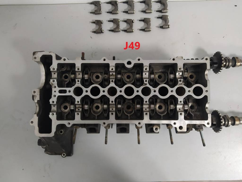 Hlava motora valcov BMW E46 2.0 D