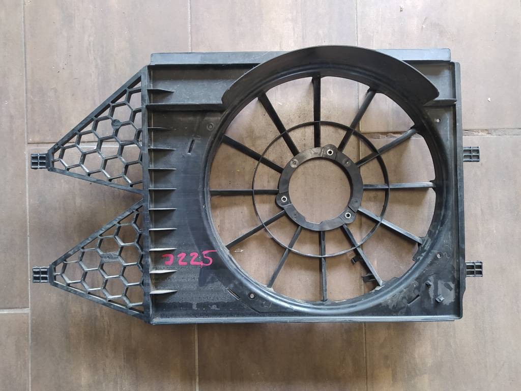 Držiak ventilátora chladenia VW Polo 6R Seat Ibiza