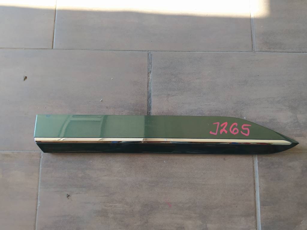 Lišta ľavých predných dverí Škoda Superb III 3 3V