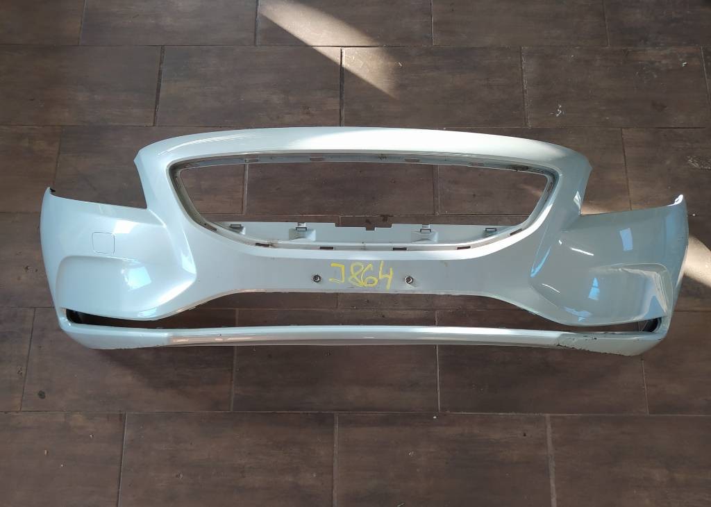 Predný nárazník VOLVO V40 II 2 2012
