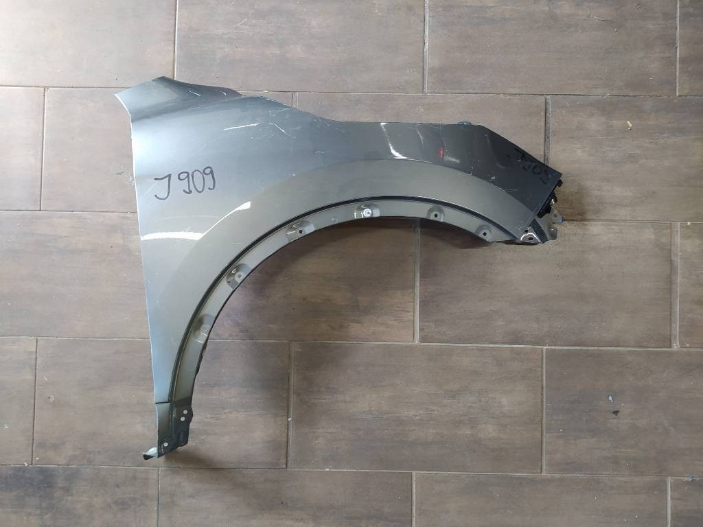 Pravý predný blatník NISSAN QASHQAI II J11