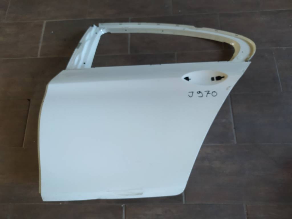 Pravé zadné dvere BMW F10 SEDAN