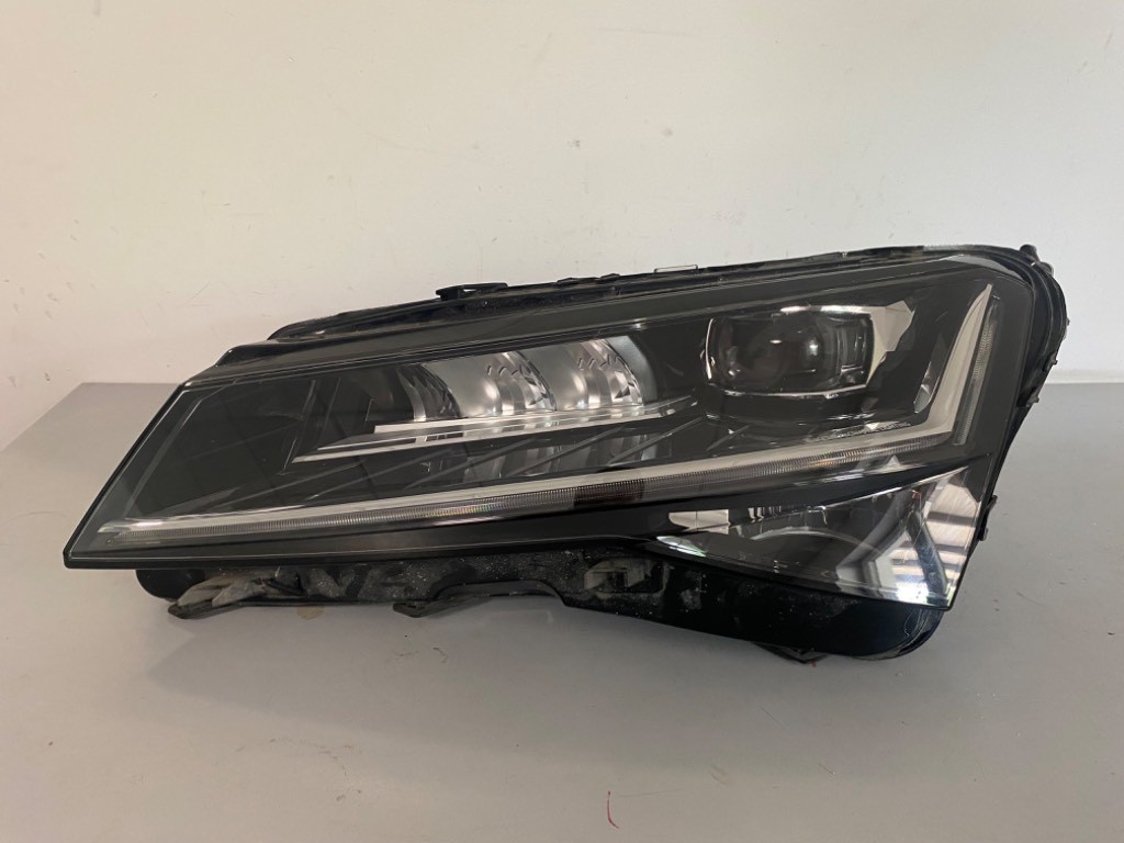 Ľavé predné svetlo Škoda Superb III 3 FULL LED 3V