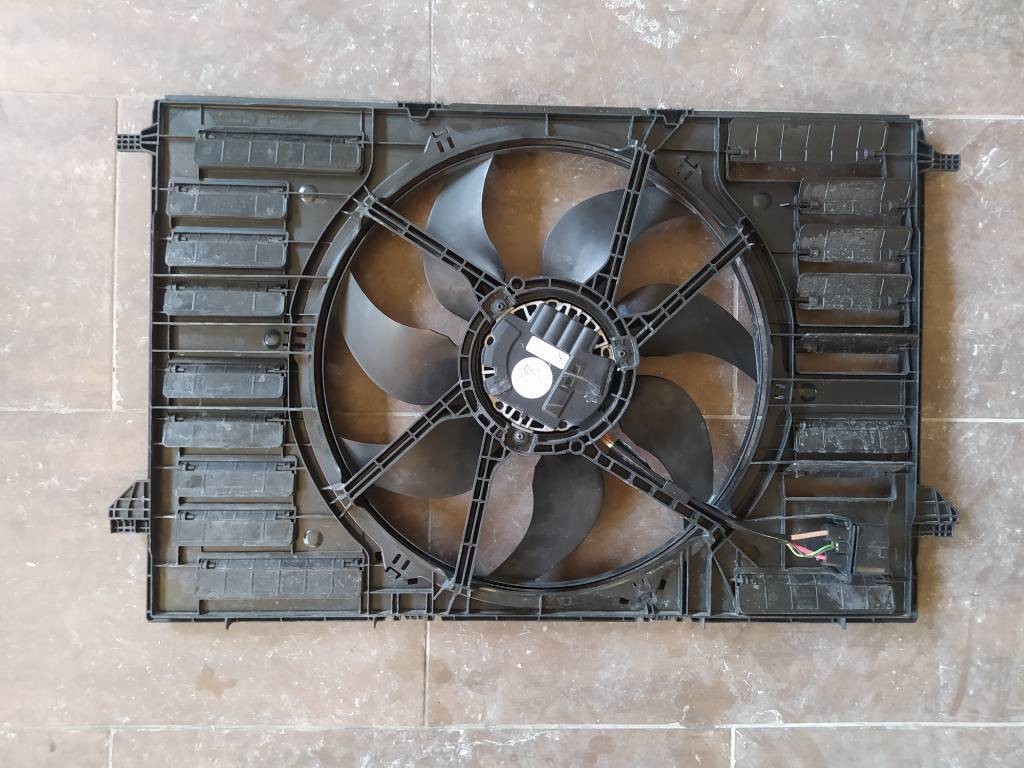 Chladič ventilátor vody Audi A4 B9 8W A5 F5 Q5 80A