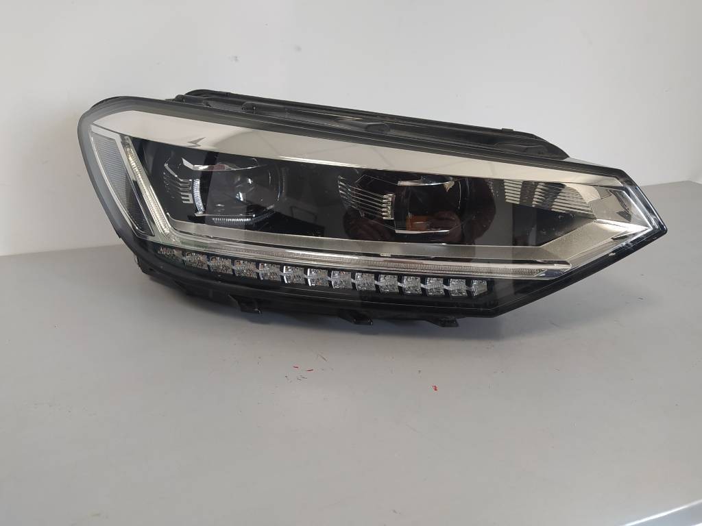 Pravé predné svetlo VW Volkswagen Touran LED 5T