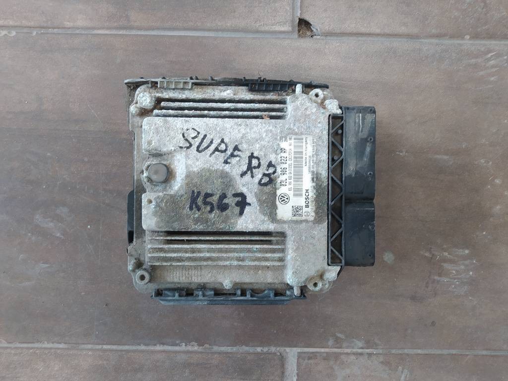 Riadiaca jednotka motora Škoda Superb II 2 3T CBB