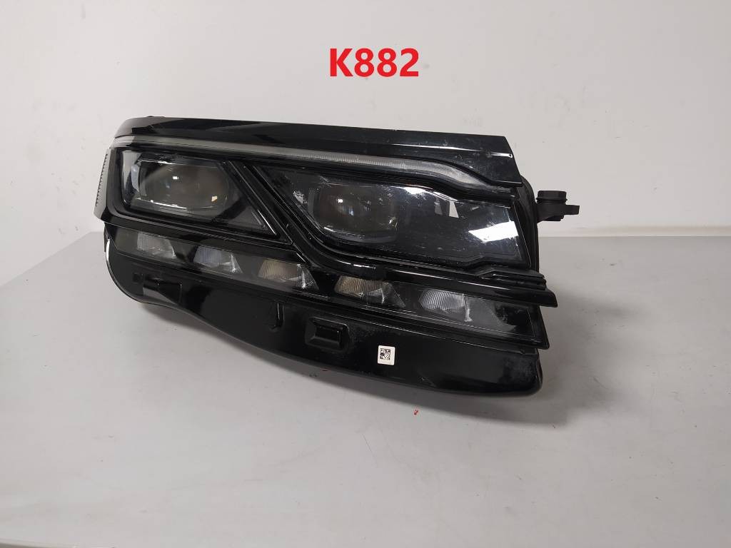 Pravé svetlo VW TOUAREG 3 III 761 FULL LED