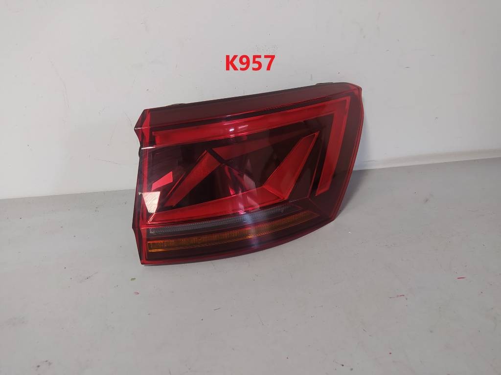 Pravé zadné svetlo VW Volkswagen Touareg III 3 760