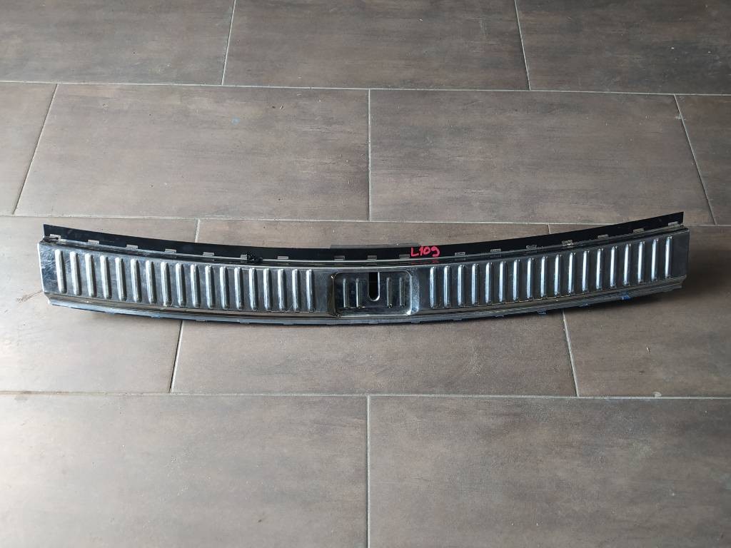 Lišta krytka kufra VW Volkswagen Touareg II 2 7P