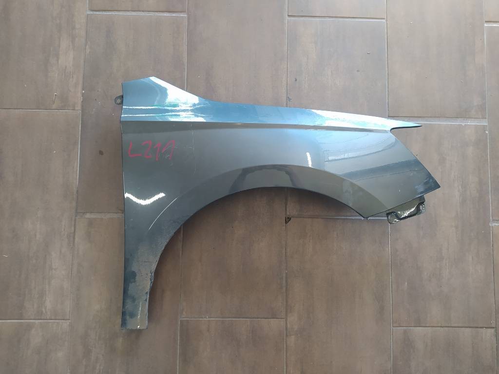 Pravý predný blatník Škoda Fabia III 3 6V