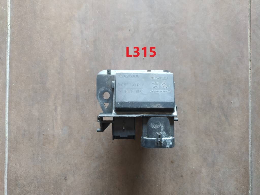 Rezistor ventilátora chladiča Peugeot 308 II 2 HDI