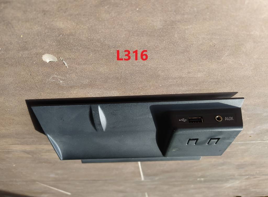 Rozhranie AUX USB Škoda Octavia III 3 5E