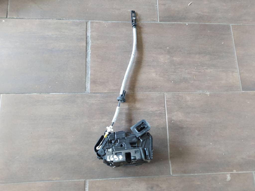 Pravý predný zámok dverí VW Passat B8 3G Touran 3