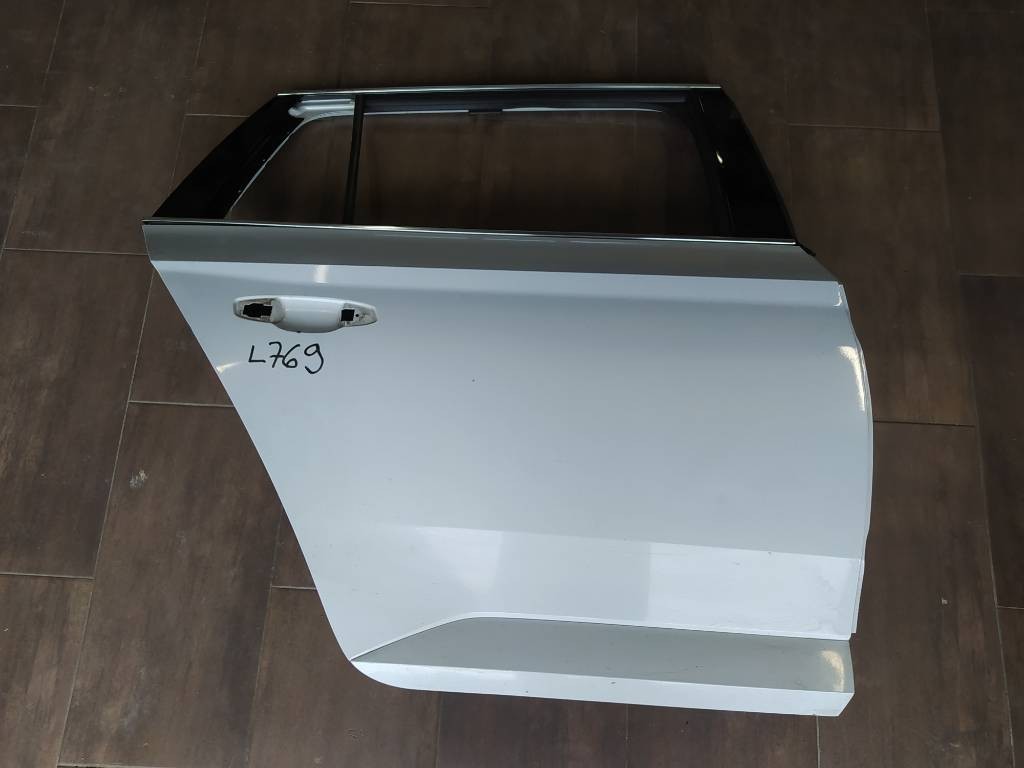 Pravé zadné dvere Škoda Superb III 3 3V COMBI