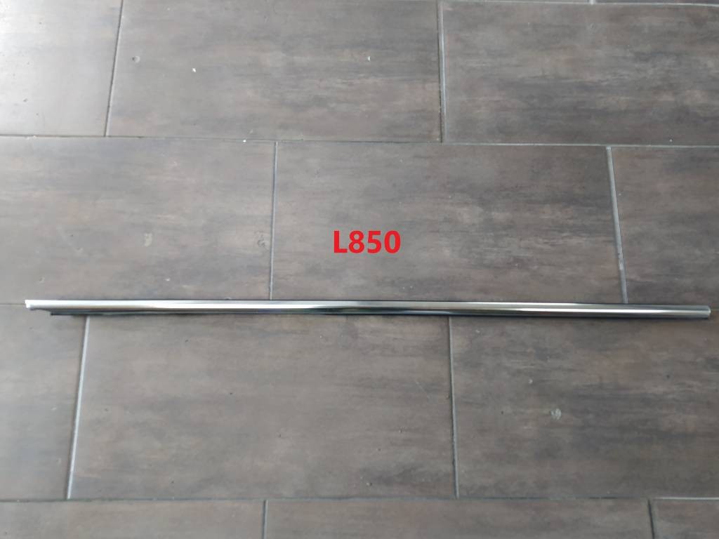 Lišta chróm pravých predných dverí VW Passat B8 3G