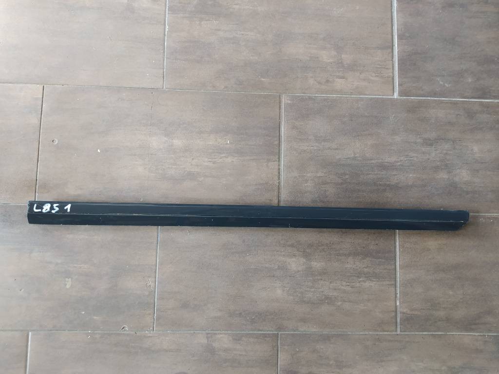 Lišta pravých predných dverí VW Passat B8 3G