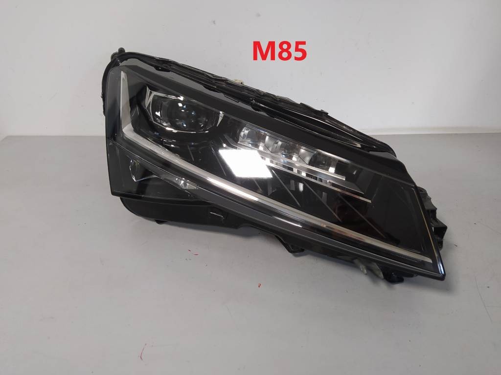 Pravé predné svetlo Škoda Superb III 3 FULL LED 3V