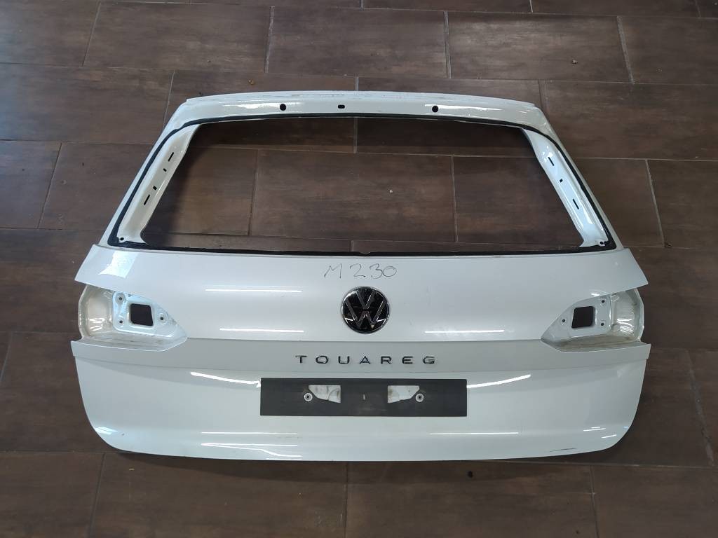 Zadná kapota kufor VW Volkswagen Touareg III 3 760