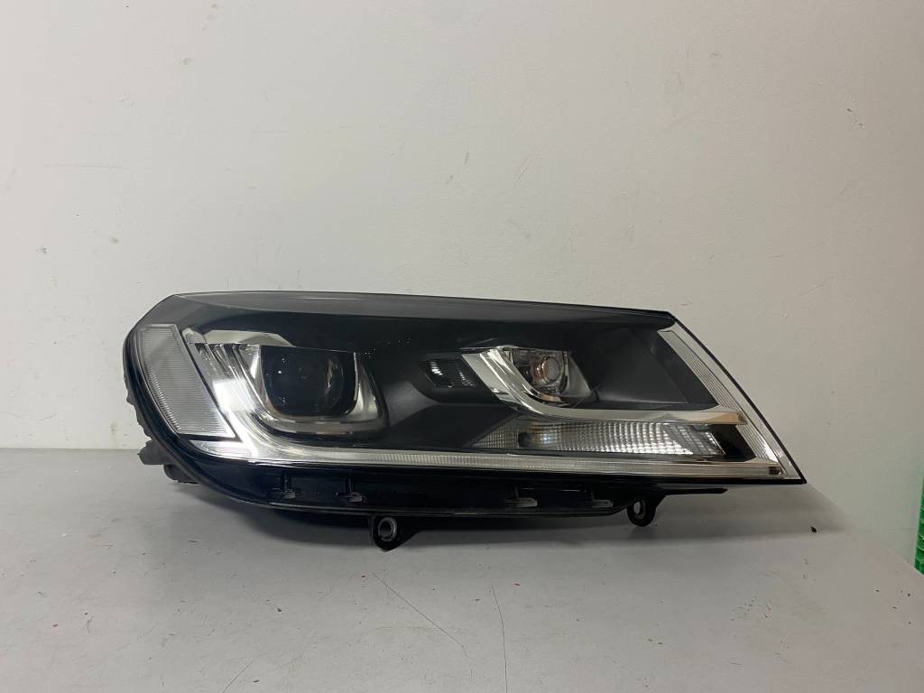 Pravé predné svetlo VW Touareg II 2 XENON LIFT 7P