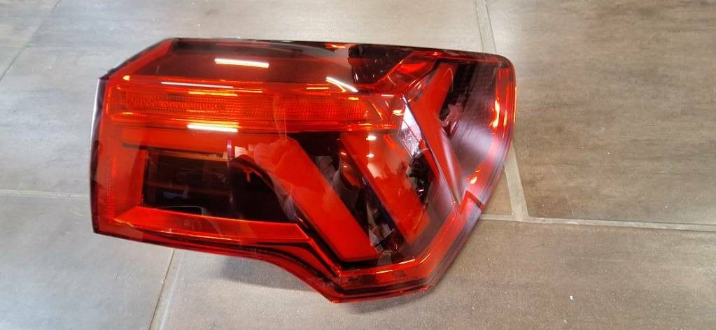 Pravé zadné svetlo Audi Q3 Led 83A945092A