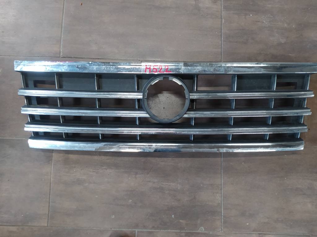 Maska mriežka VW VOLKSWAGEN TOUAREG 3 III 760