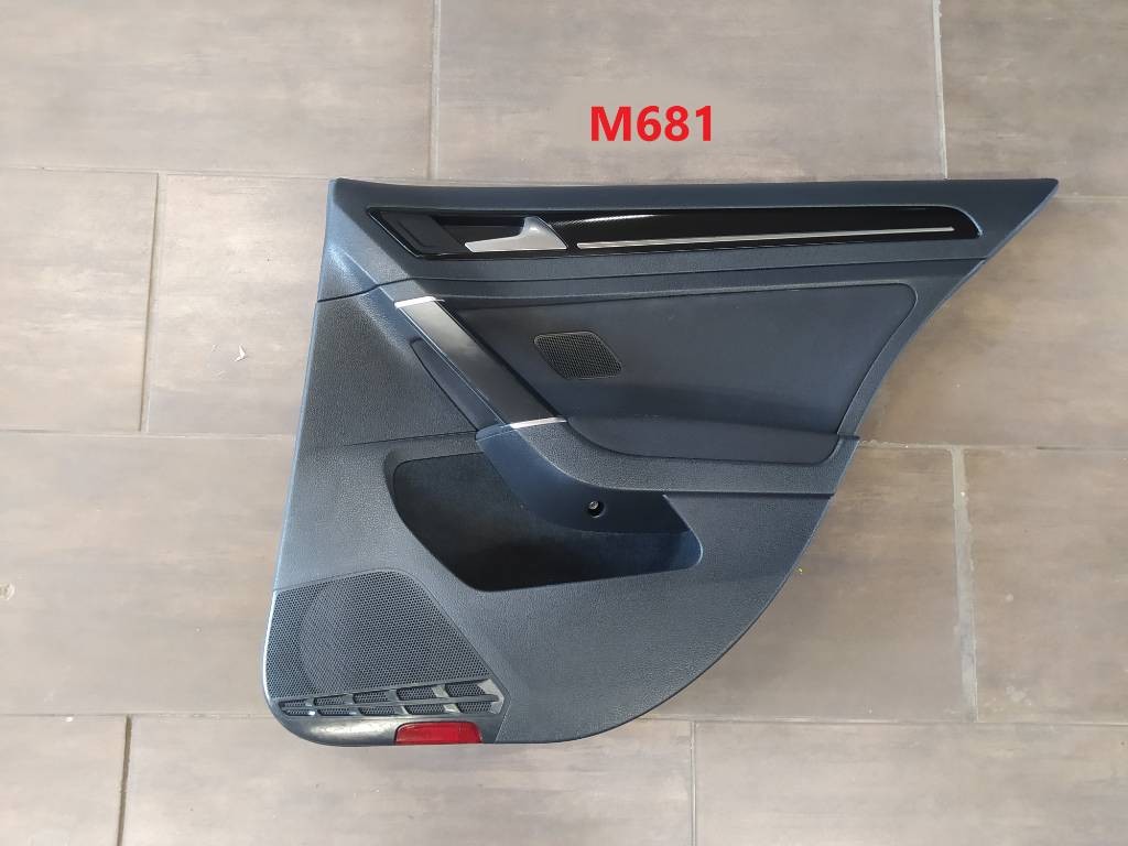 Pravý zadný tapacír dverí VW Golf VII 7 5G COMBI