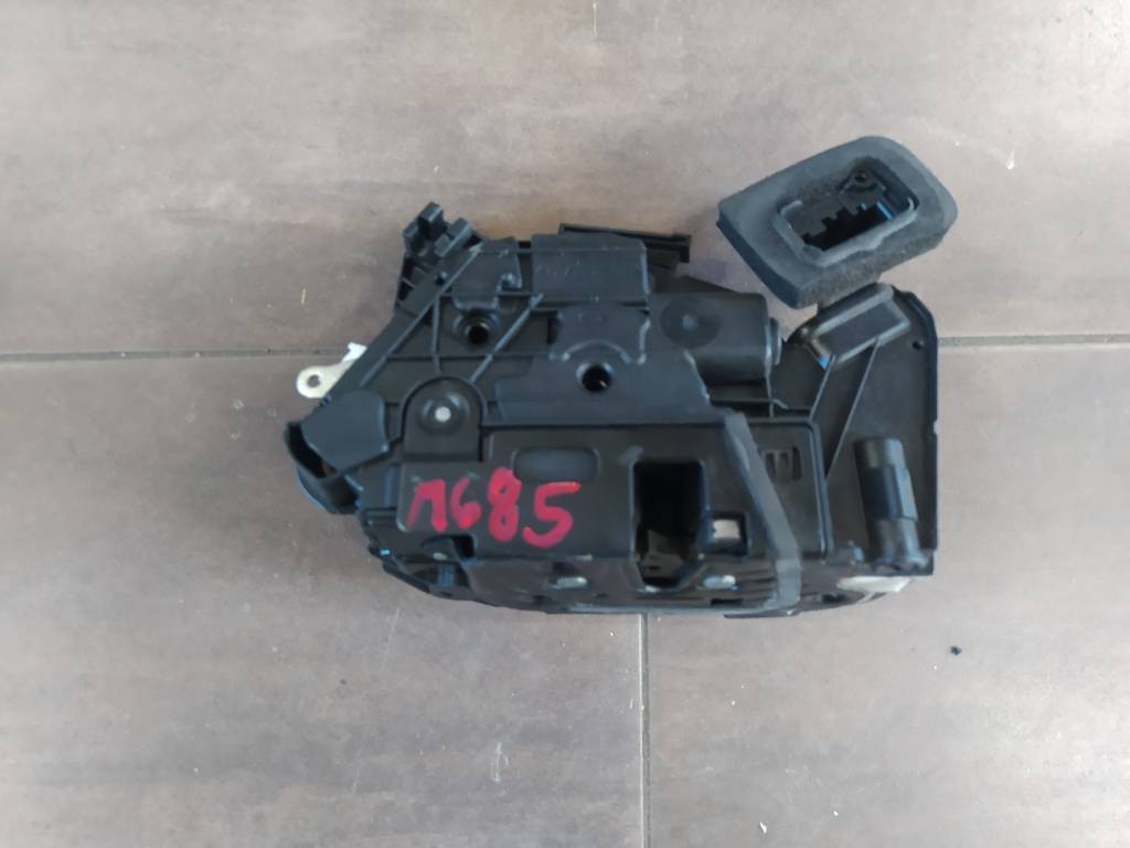 Zámok pravých predných dverí VW Volkswagen Golf 7
