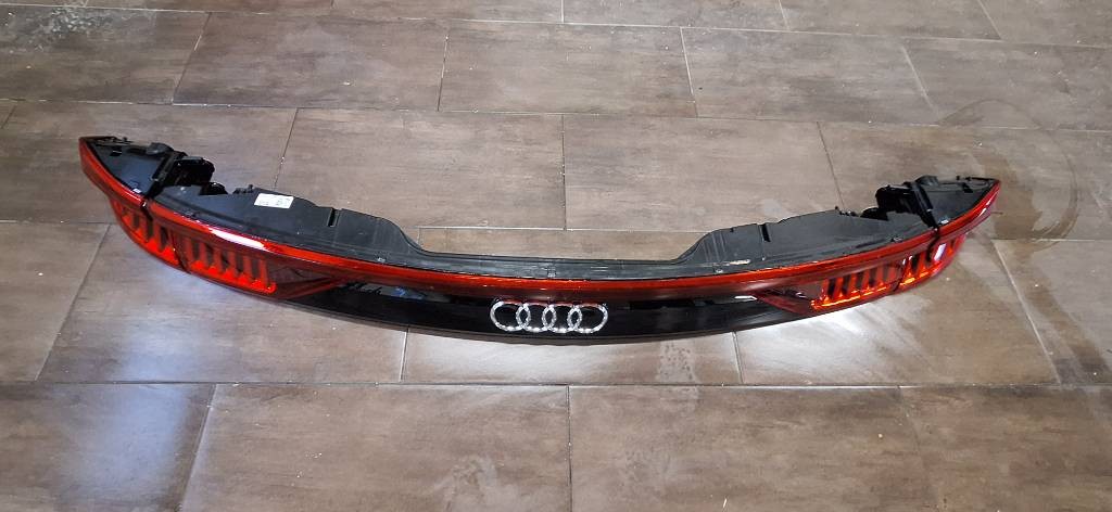 AUDI Q8 RSQ8 zadné led svetlá Matrix 4M8945095P