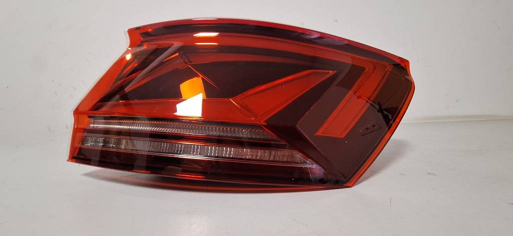 Zadné pravé led svetlo vw Touareg III 760945208C