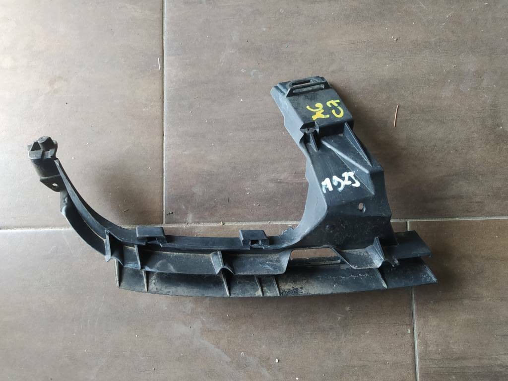 Pravý zadný držiak nárazníka Audi A6 C7 4G COMBI