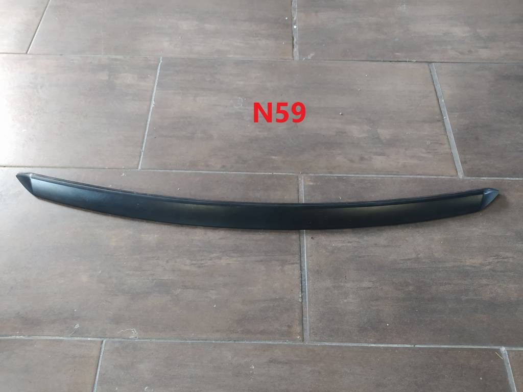 Lišta prednej masky Toyota Hilux 15-23