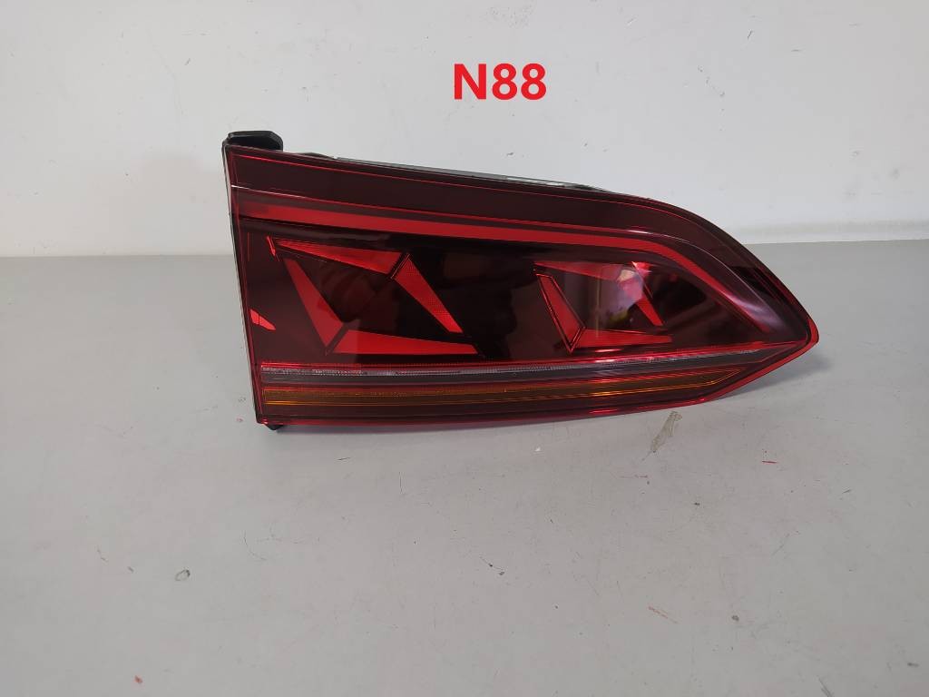 Ľavé zadné svetlo kufrové VW Touareg III 3 LED 760