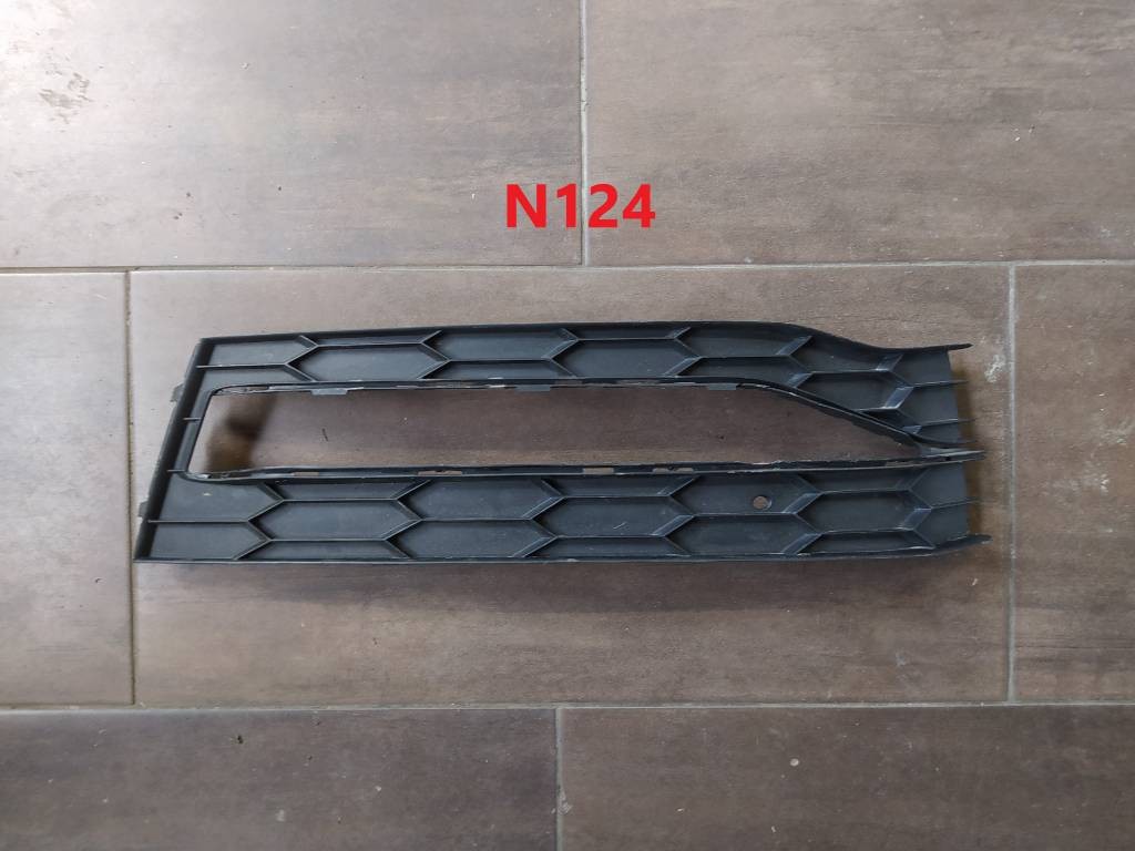 Mriežka predného nárazníka Škoda Superb III 3 3V