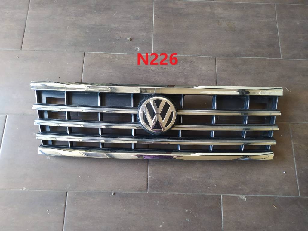Maska mriežka VW VOLKSWAGEN TOUAREG 3 III 760