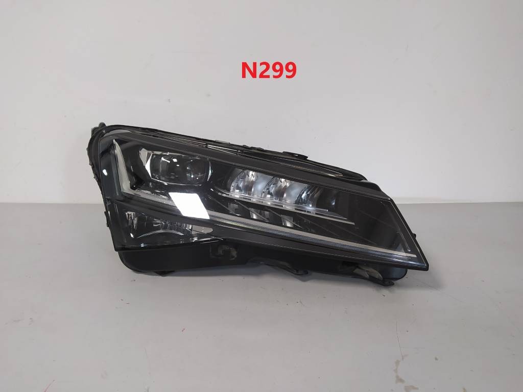 Pravé predné svetlo Škoda Superb III 3 FULL LED 3V