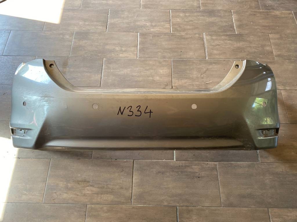 Zadný nárazník TOYOTA COROLLA E16 E18 SEDAN 13-