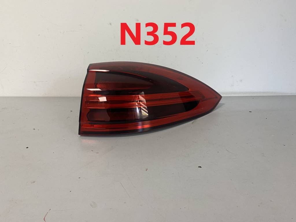 Pravé zadné svetlo Porsche Cayenne II 2 LED 7P FL