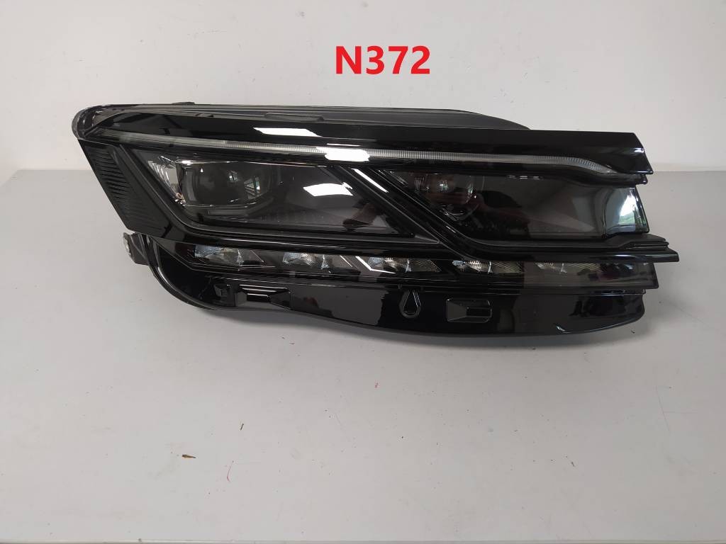 Pravé predné svetlo VW Volkswagen Touareg III 3