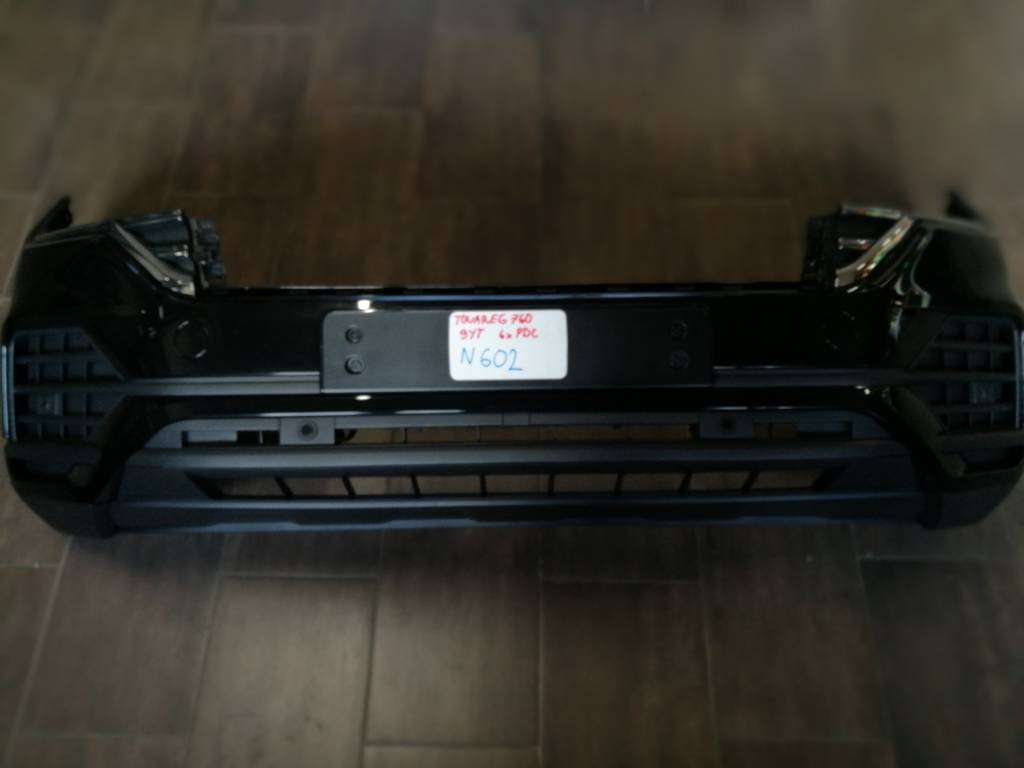 Predný nárazník VW Volkswagen Touareg III 3 760