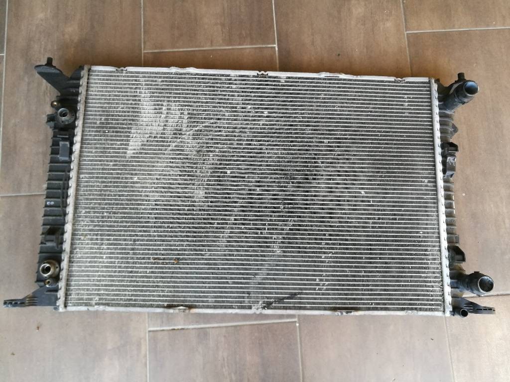 Chladič intercooler Audi A4 B8 A5 8T Q5 8R 2.0 TDI