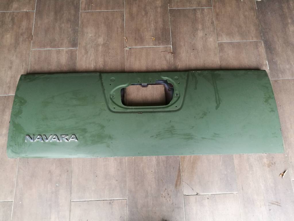 Zadné dvere čelo korby Nissan Navara D40