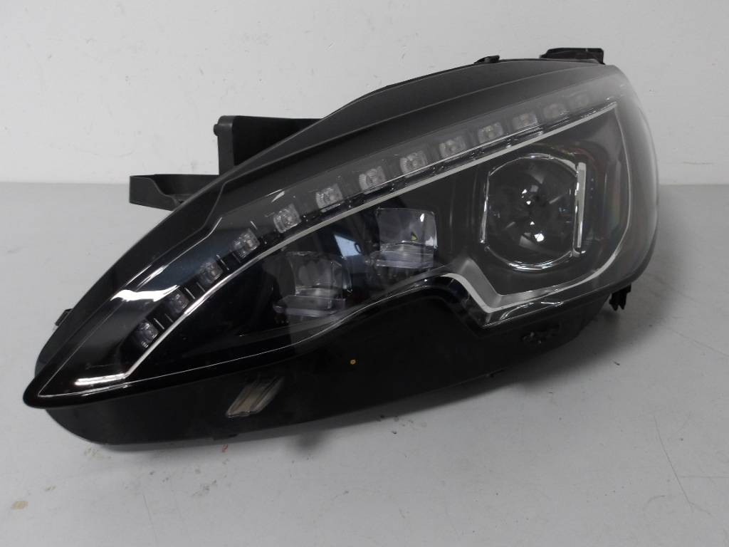 Pravé predné svetlo PEUGEOT 308 T9 FULL LED