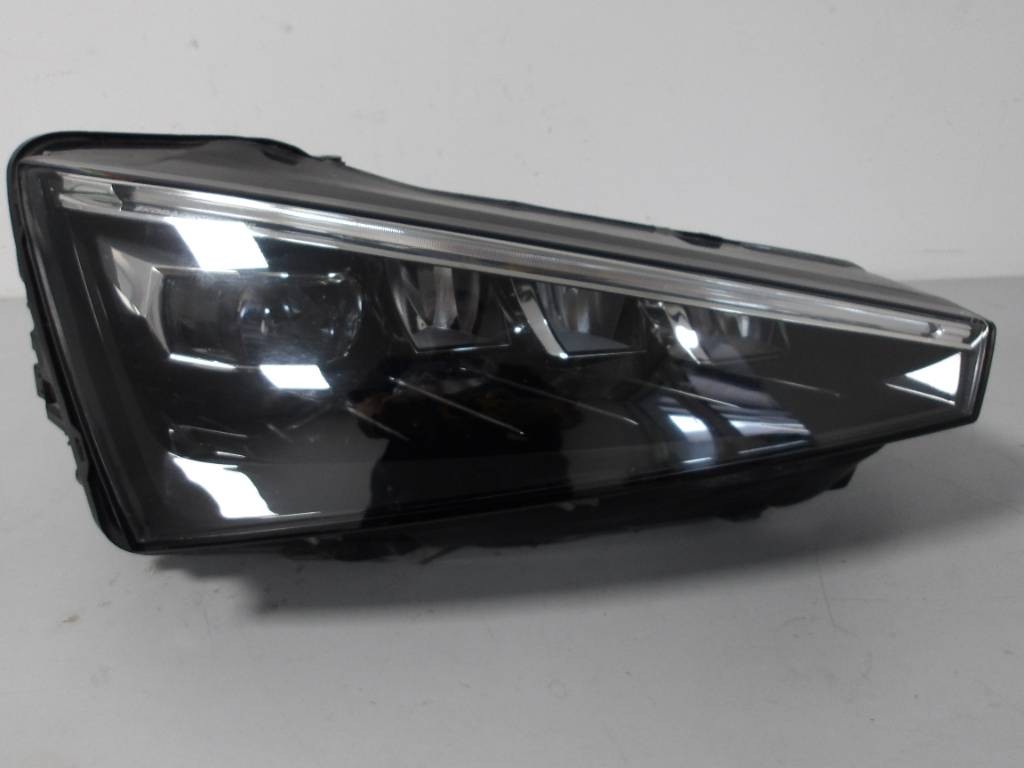 Pravé predné svetlo Škoda Scala FULL LED 657
