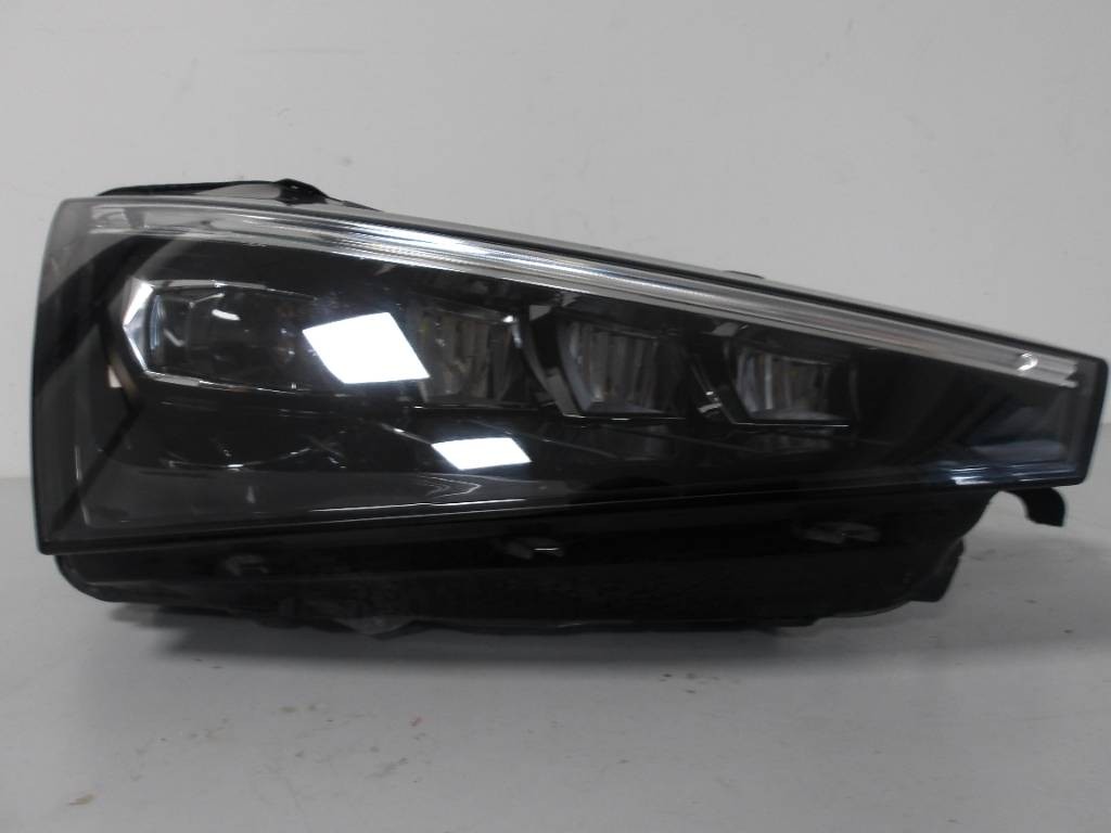 Pravé predné svetlo Škoda Scala FULL LED 657