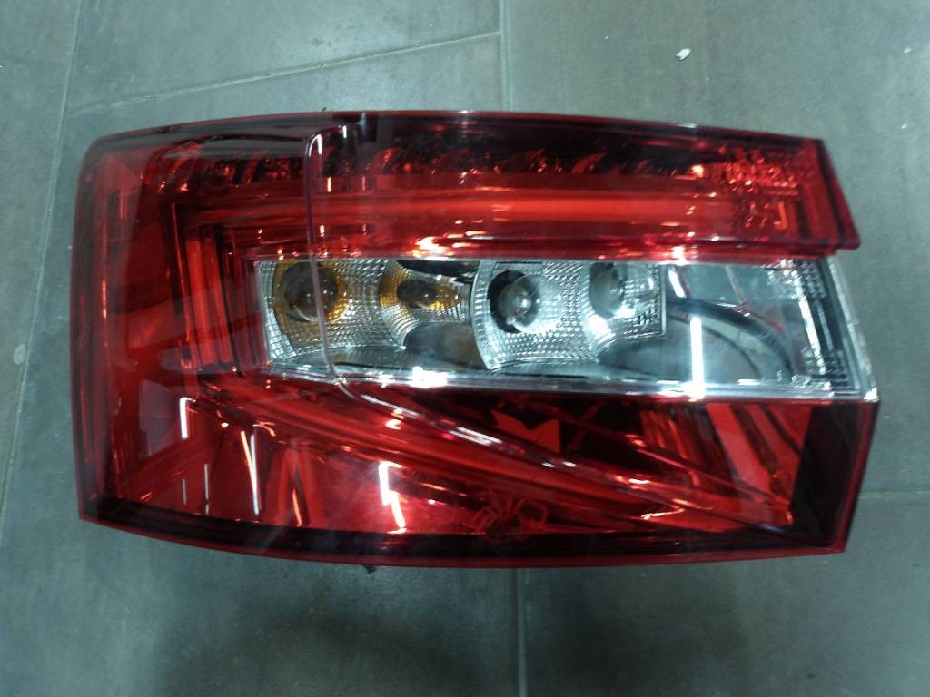 Zadne ľavé svetlo Škoda Superb III 3 Lift Kombi