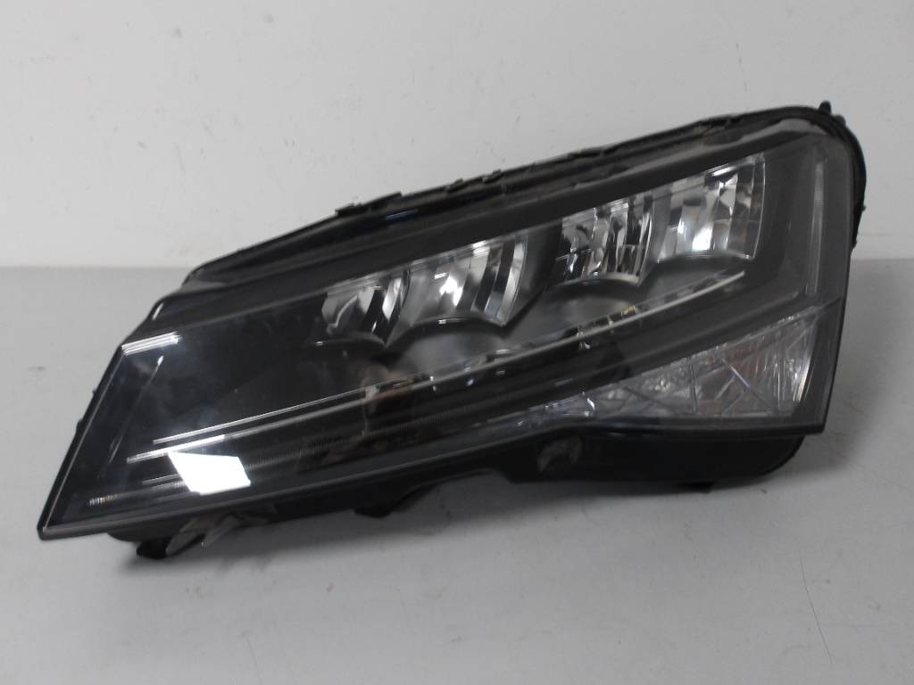 Predné Ľavé Svetlo Superb III 3 Lift Facelift 3V1